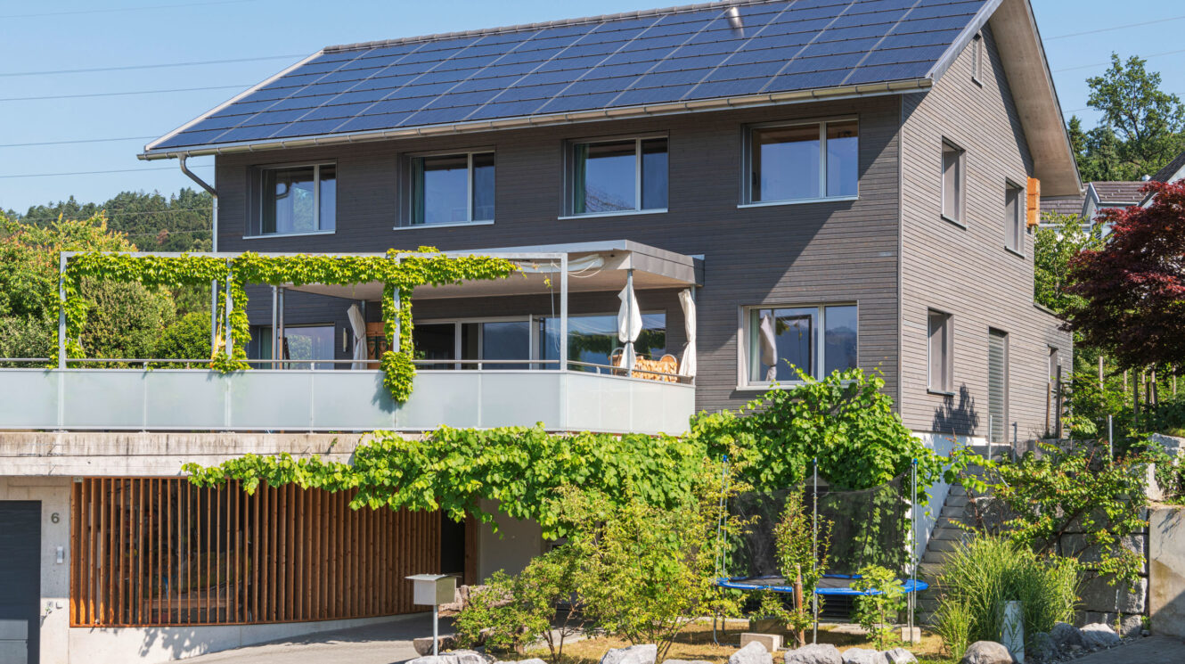 Einfamilienhaus in Uznach auf grünem Grundstück