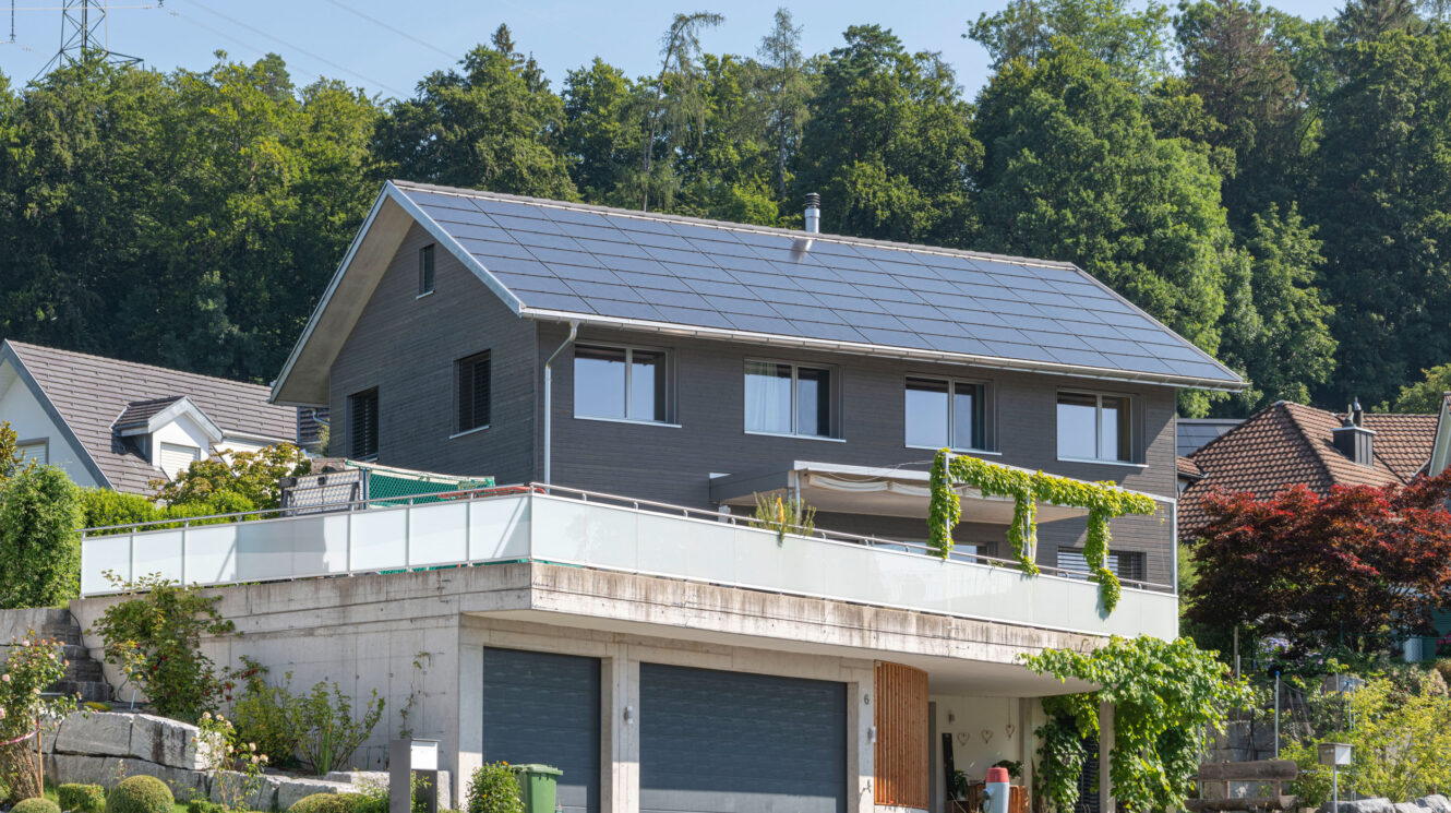 Einfamilienhaus in Uznach mit Solarzellen und Garage
