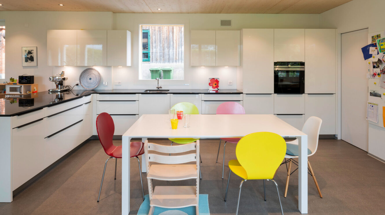 Esszimmer und Küche von Mehrfamilienhaus