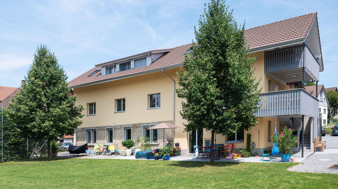 Mehrfamilienhaus im Grünen auf grossem Grundstück